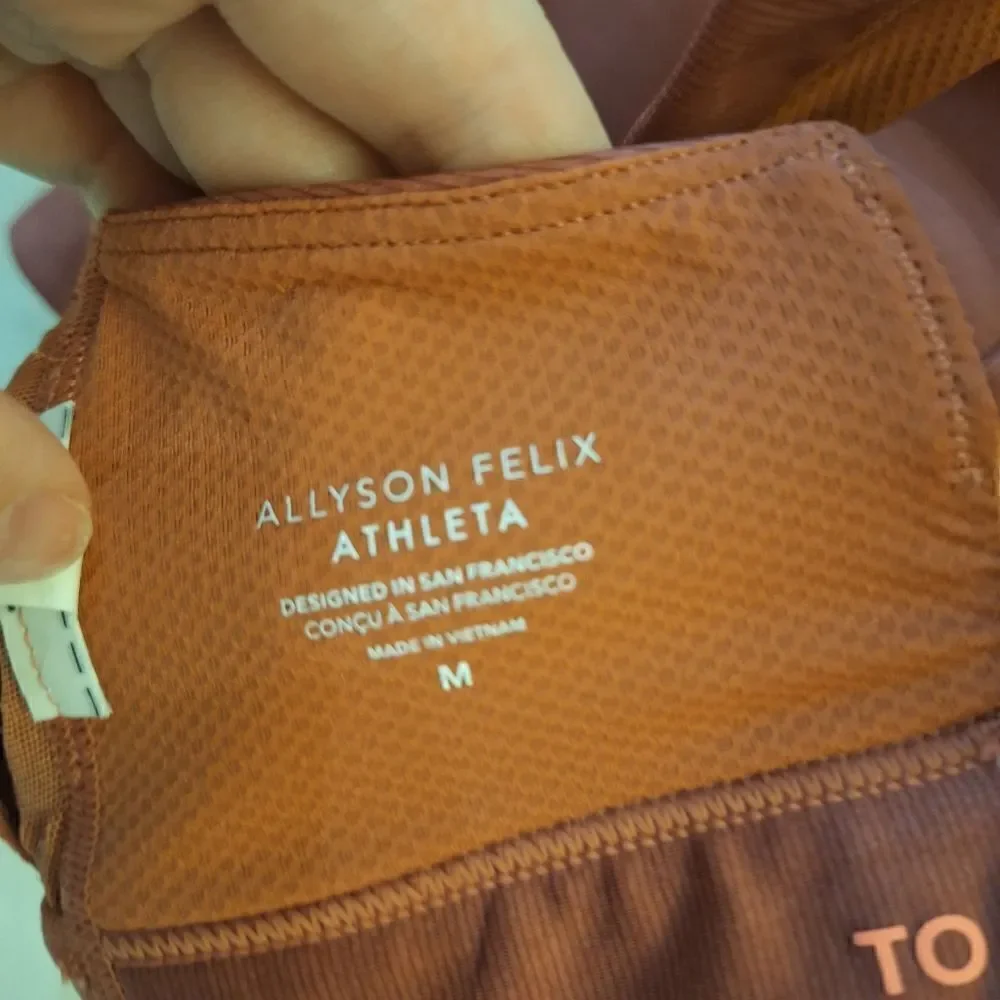 Athleta x Allyson Felix Legend V-Neck Bra medium  D-DD